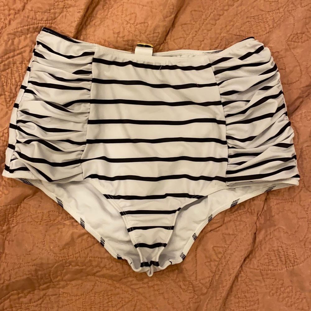 Kortni Jeane bottoms